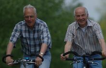 Zwei Renter auf dem Fahrrad