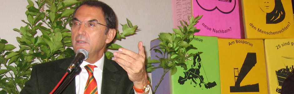 Vural Öger auf dem Roten Stuhl