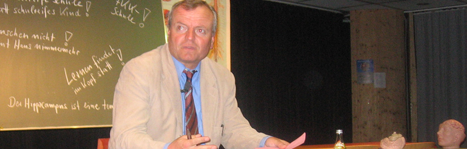 Prof. Dr. Manfred Spitzer auf dem Roten Stuhl