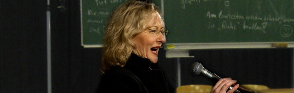 Gabriele Warminski-Leutheußer auf dem Roten Stuhl.