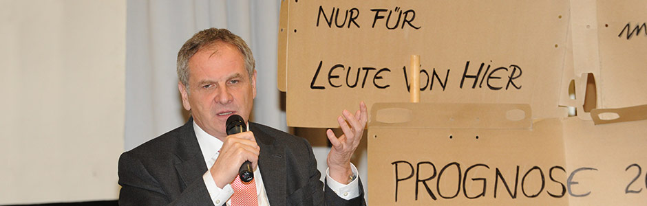 Reinhold Gall auf dem Roten Stuhl.